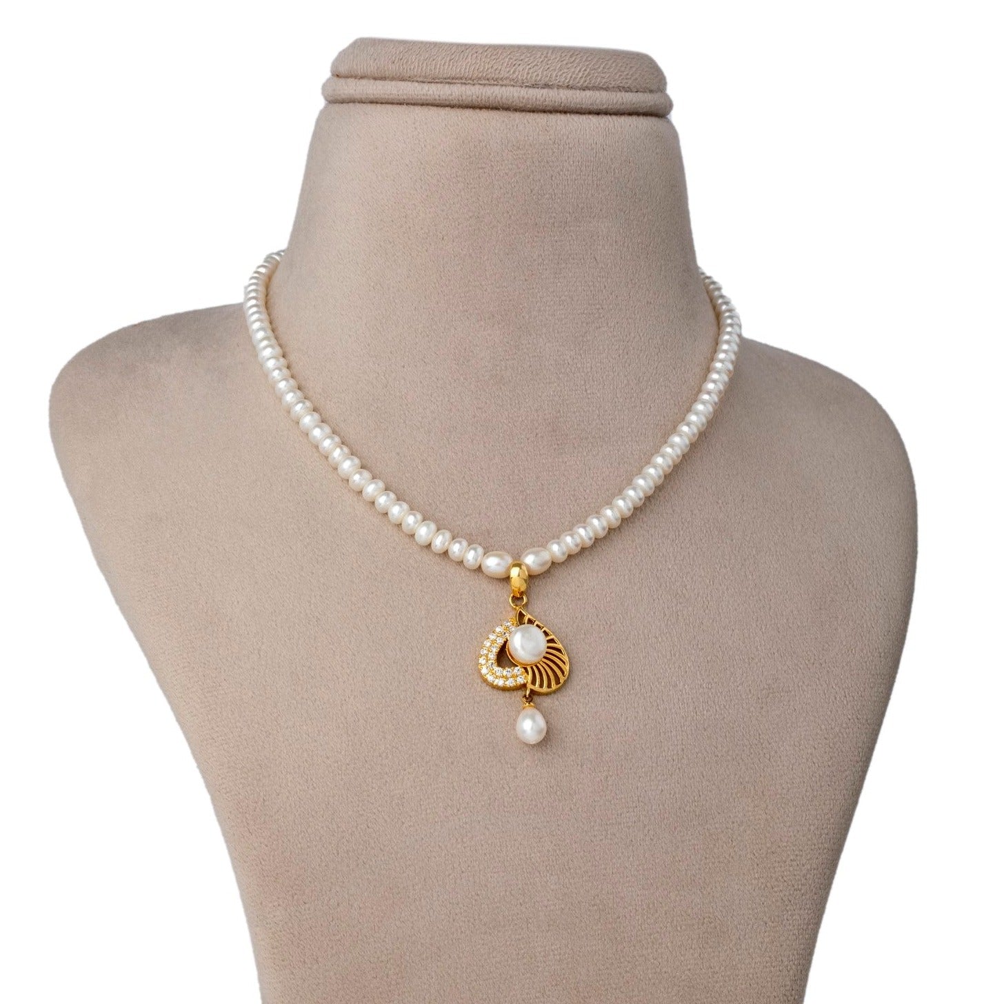 Gold Necklace With Pearl  