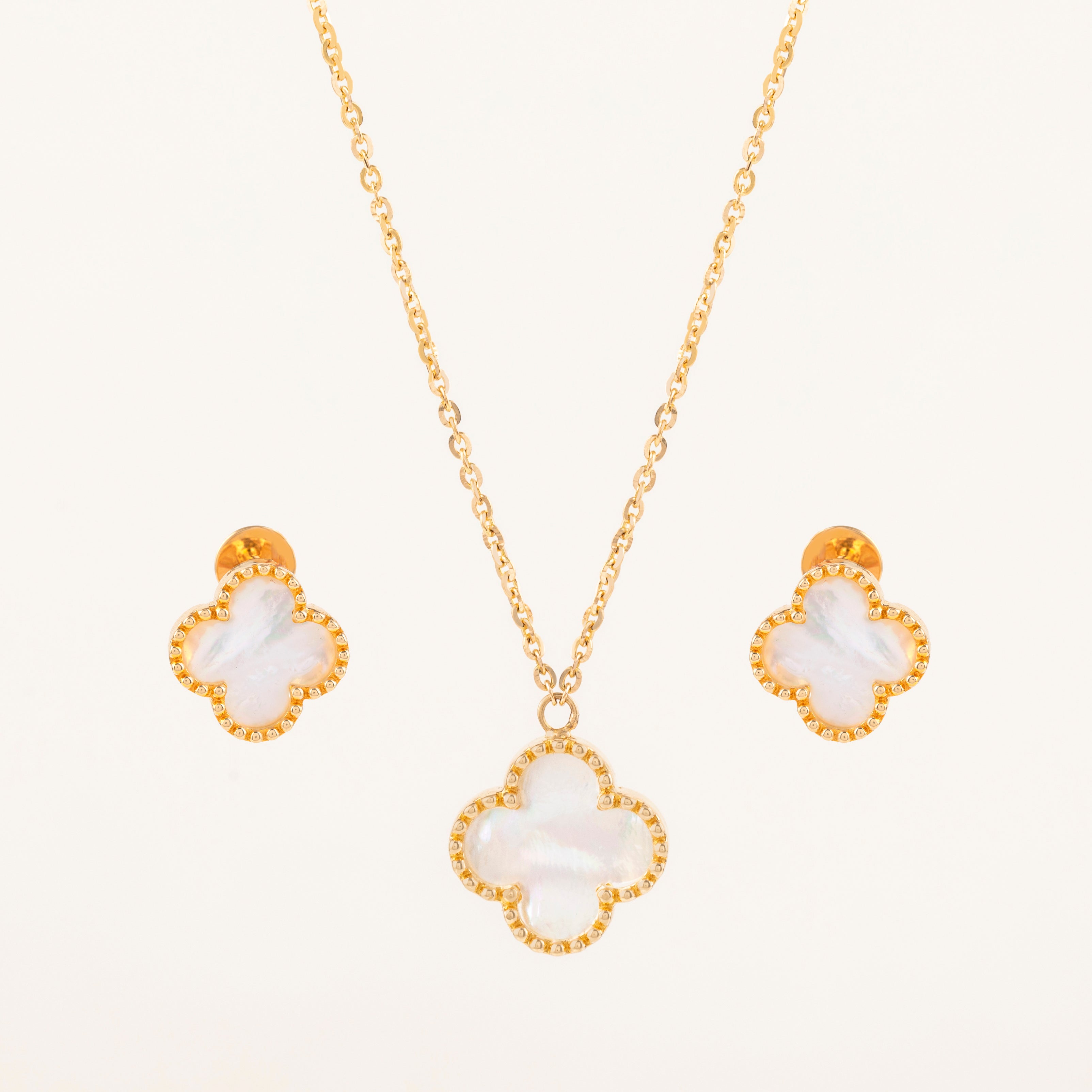 Pearly Bud Yellow Gold Necklace