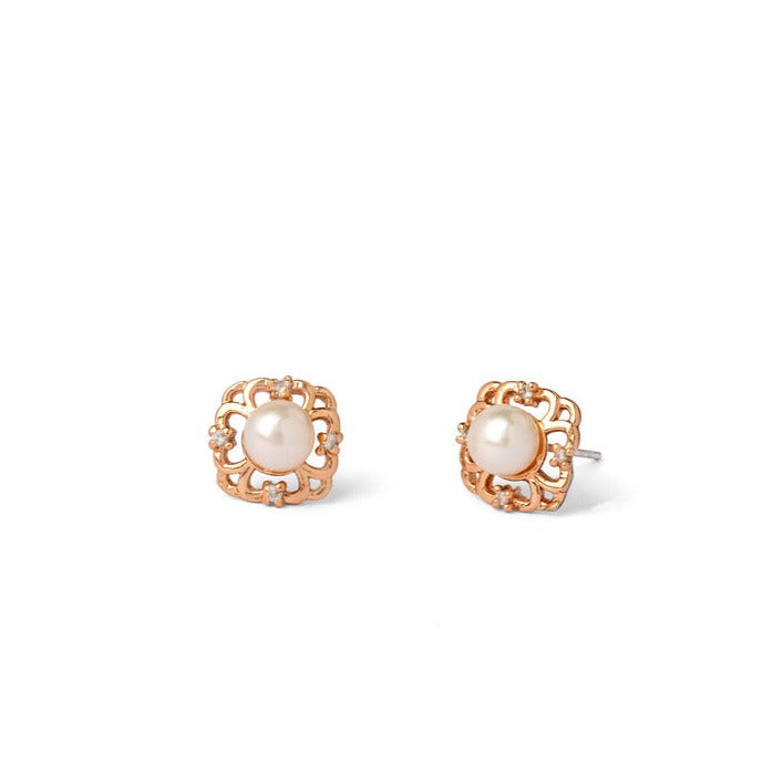 Pearl Inception in Curved Square Studs